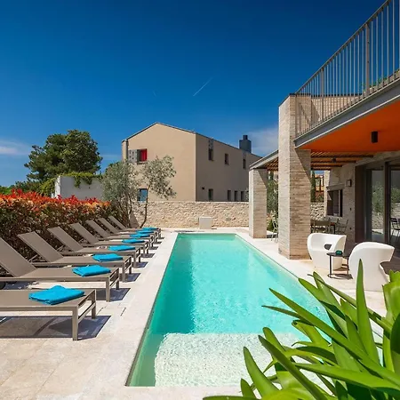 Casa Ombra Rossa بيت للعطل *
